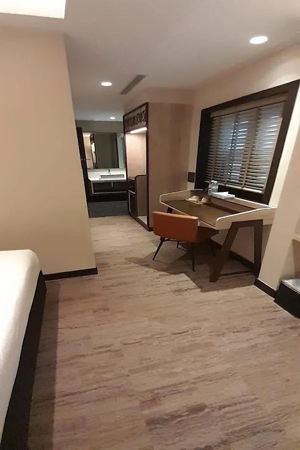 Lion Peak Hotel Hamilton Singapore